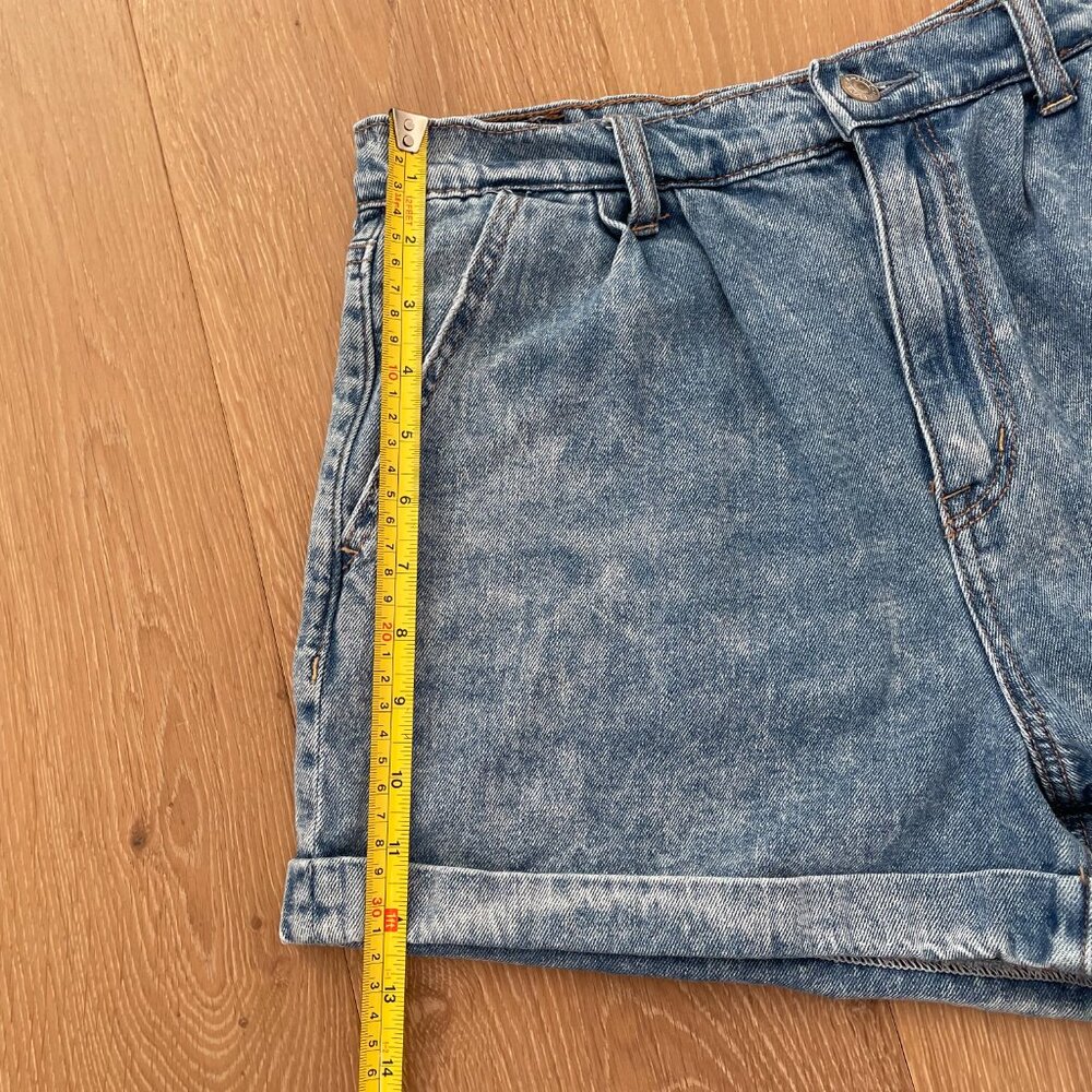 American Eagle Jean Shorts Women 8 Blue Denim Mom Pleated Acid 01237-5319 450 - Picture 7 of 13